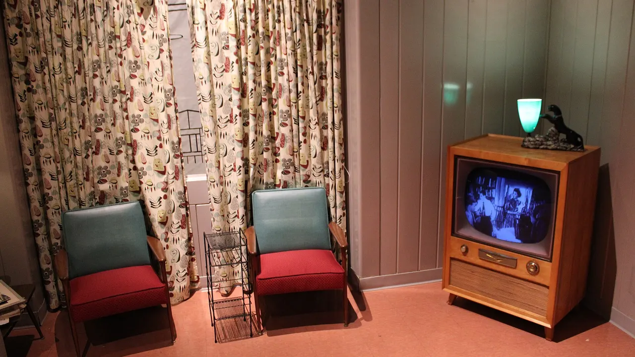 WebFlix on Smart TV: Browsing Movies on the Big Screen